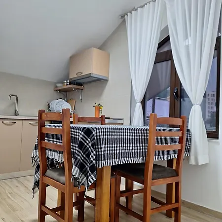 بيت ضيافة Old Olive تيرانا