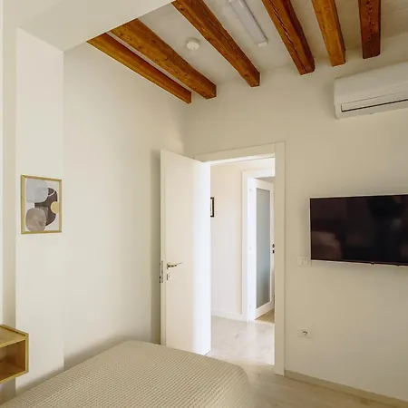 Old Olive تيرانا